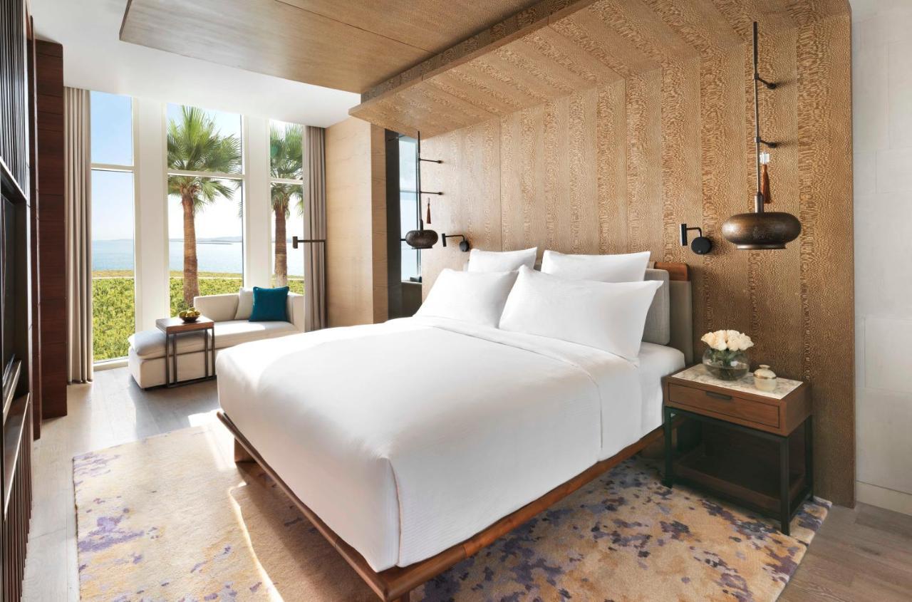 Intercontinental Ras Al Khaimah Mina Al Arab Resort & Spa By Ihg Eksteriør bilde A bedroom at the hotel