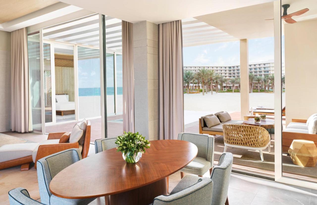 Intercontinental Ras Al Khaimah Mina Al Arab Resort & Spa By Ihg Eksteriør bilde A suite at the Atlantis Paradise Island